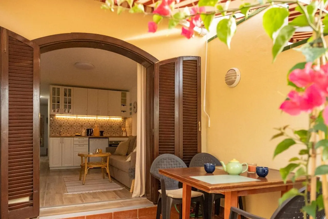 Melo'S Place - Cozy Apartment With A Sunny Terrace. Arona