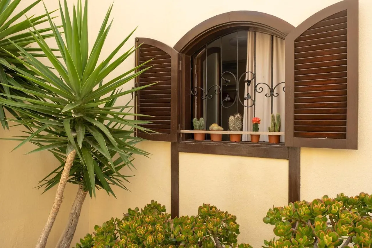 Melo'S Place - Cozy Apartment With A Sunny Terrace. Arona