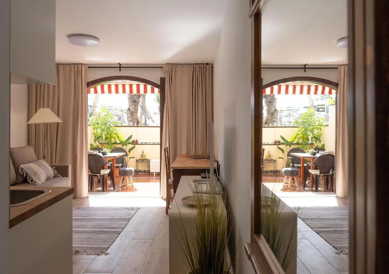 Melo'S Place - Cozy Apartment With A Sunny Terrace. Arona