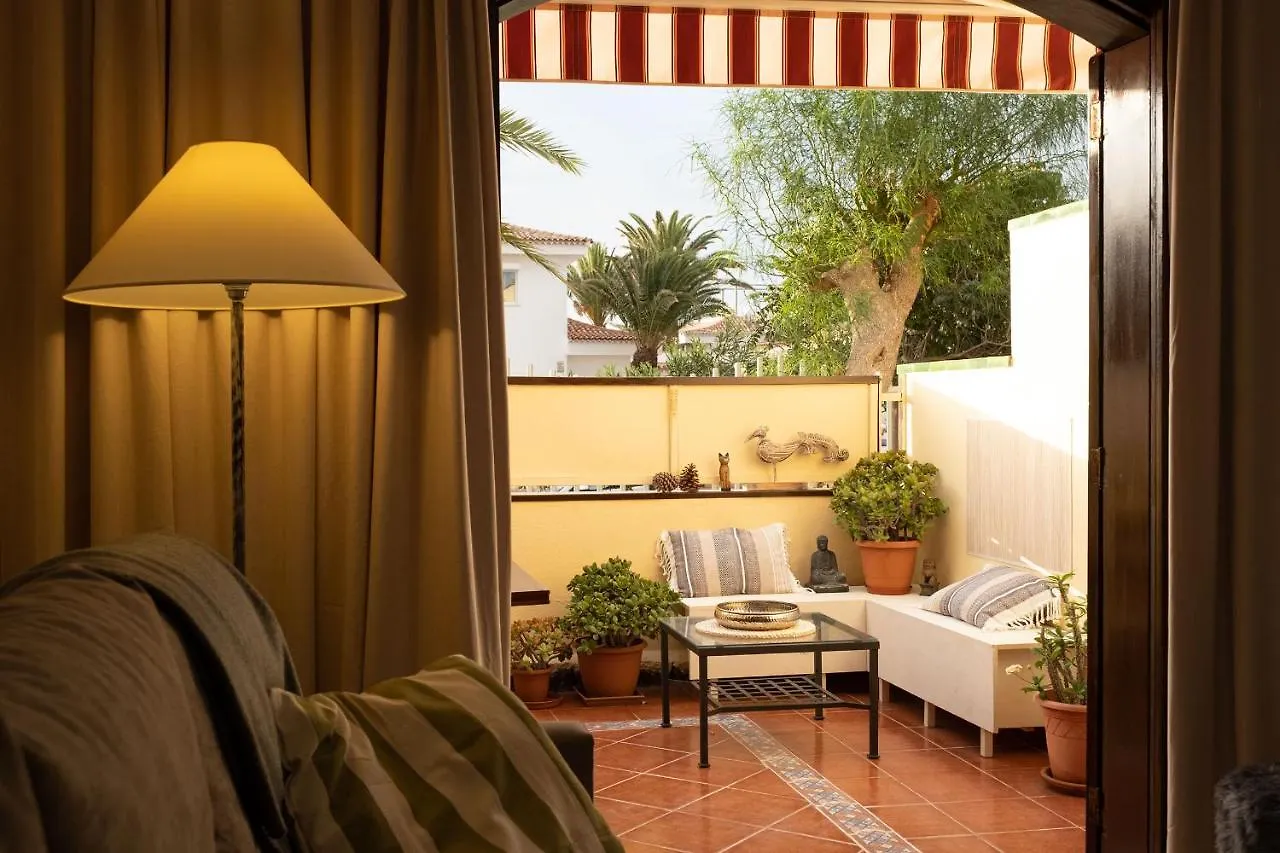 Melo'S Place - Cozy Apartment With A Sunny Terrace. Arona