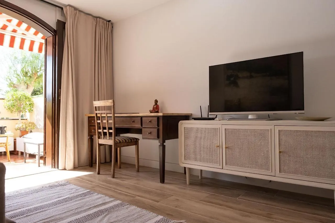 Melo'S Place - Cozy Apartment With A Sunny Terrace. Arona